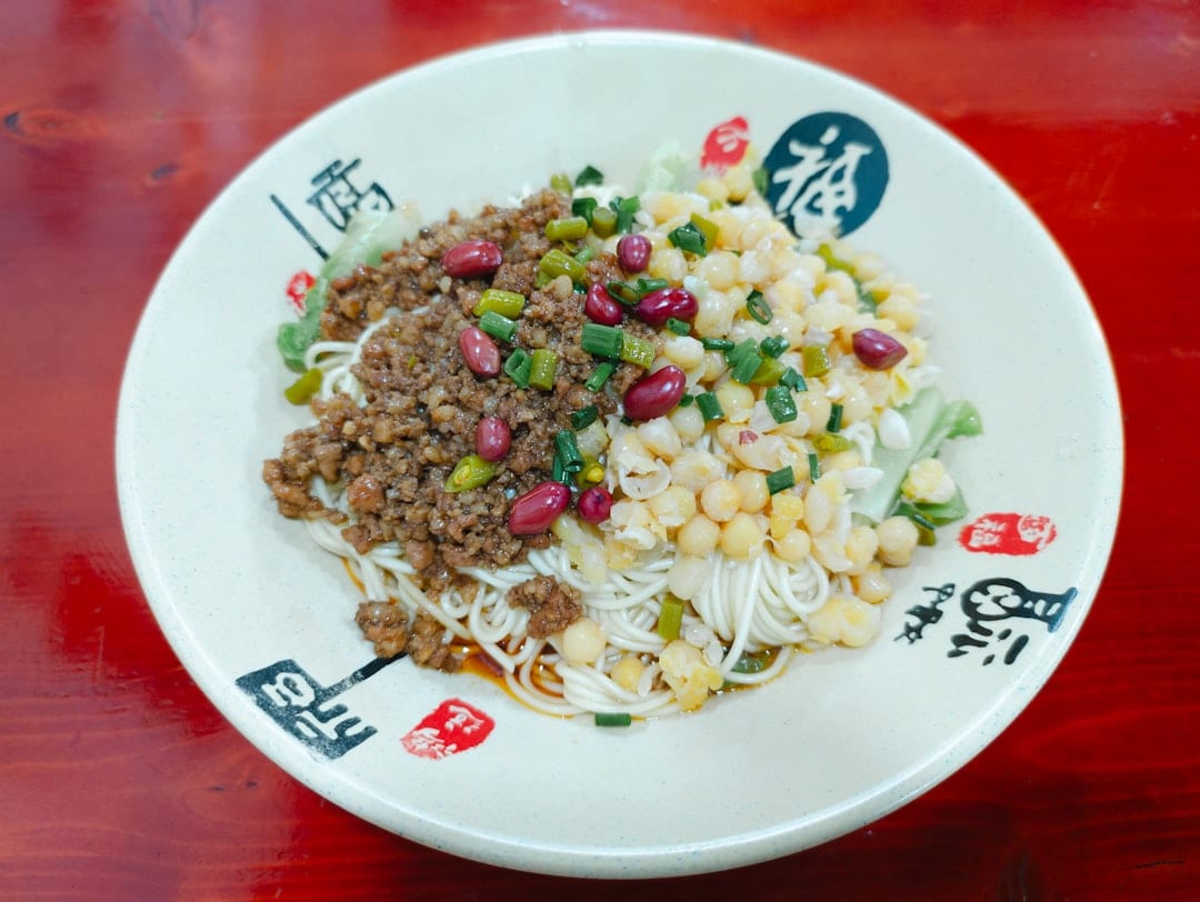 Authentic Guilin rice noodles with braised beef toppings