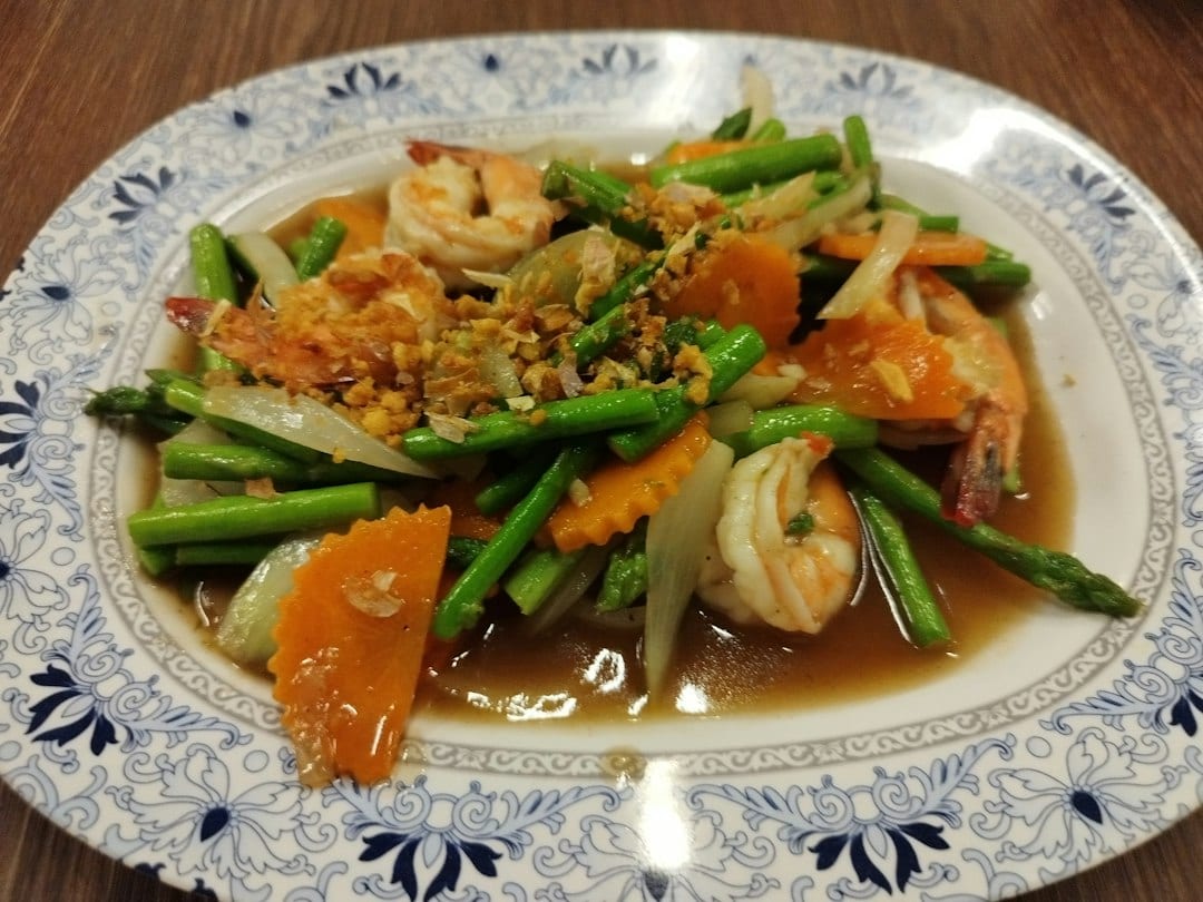 Hangzhou Longjing shrimp stir-fried with tea leaves