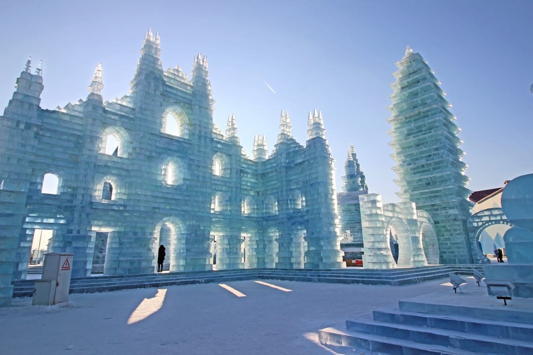 哈爾濱太陽島公園的冬季雪雕與風景