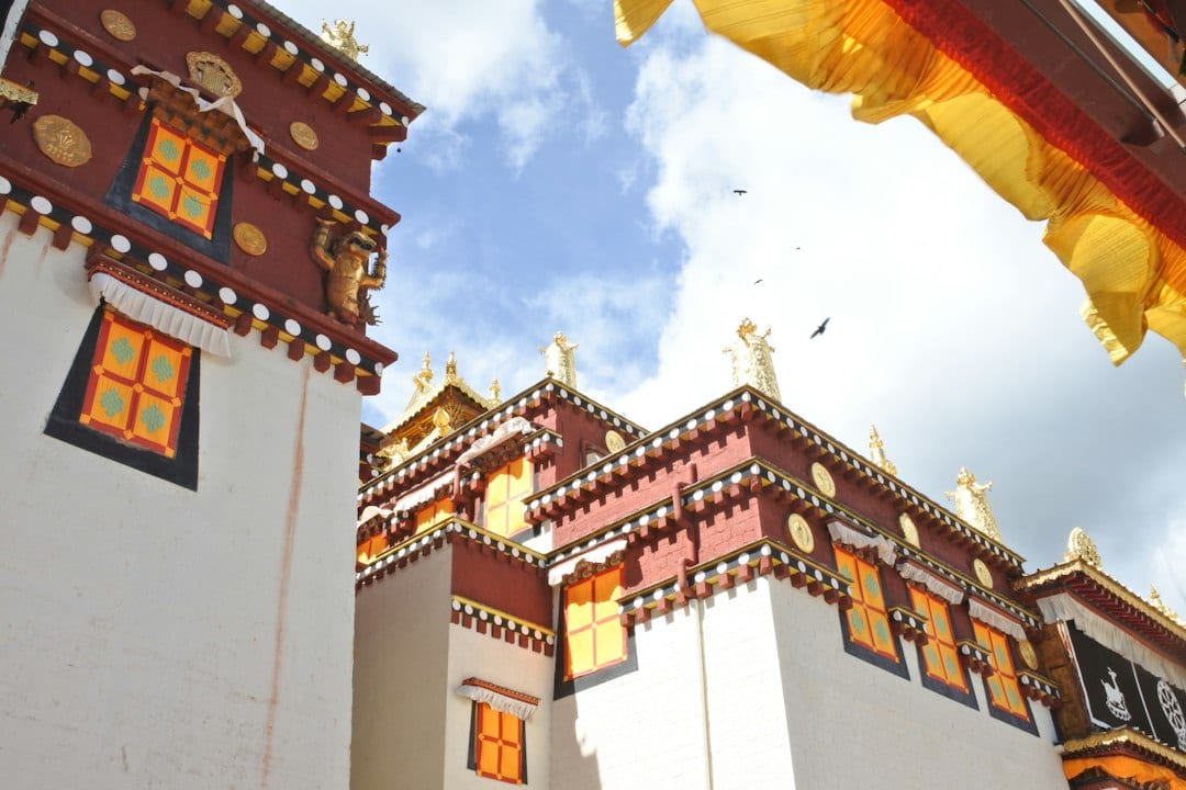 甘南的藏傳佛教寺院與經幡