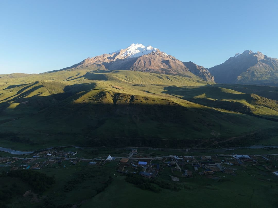 青藏高原山村風光