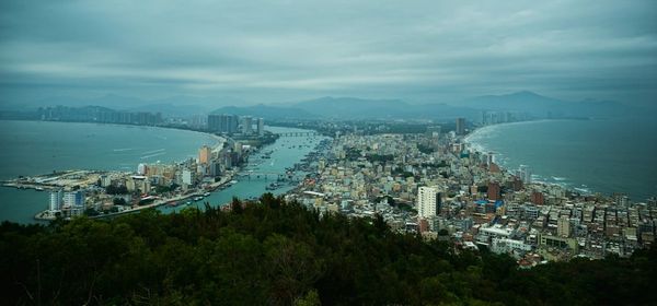 A coastal city spans between sea and land in Xiamen